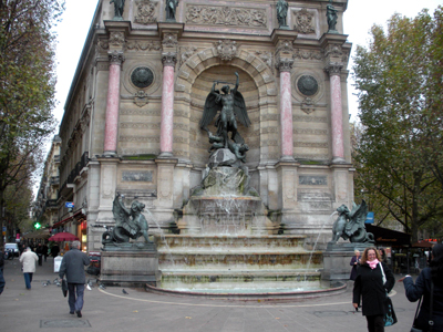 Boulevard Saint-Michel: in the background is the Saint Michael Fountain, created by the architect Gabriel Davioud (1824 -1881).